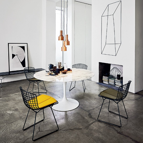 Diamond du designer Harry Bertoia : une chaise iconique en cuisine !