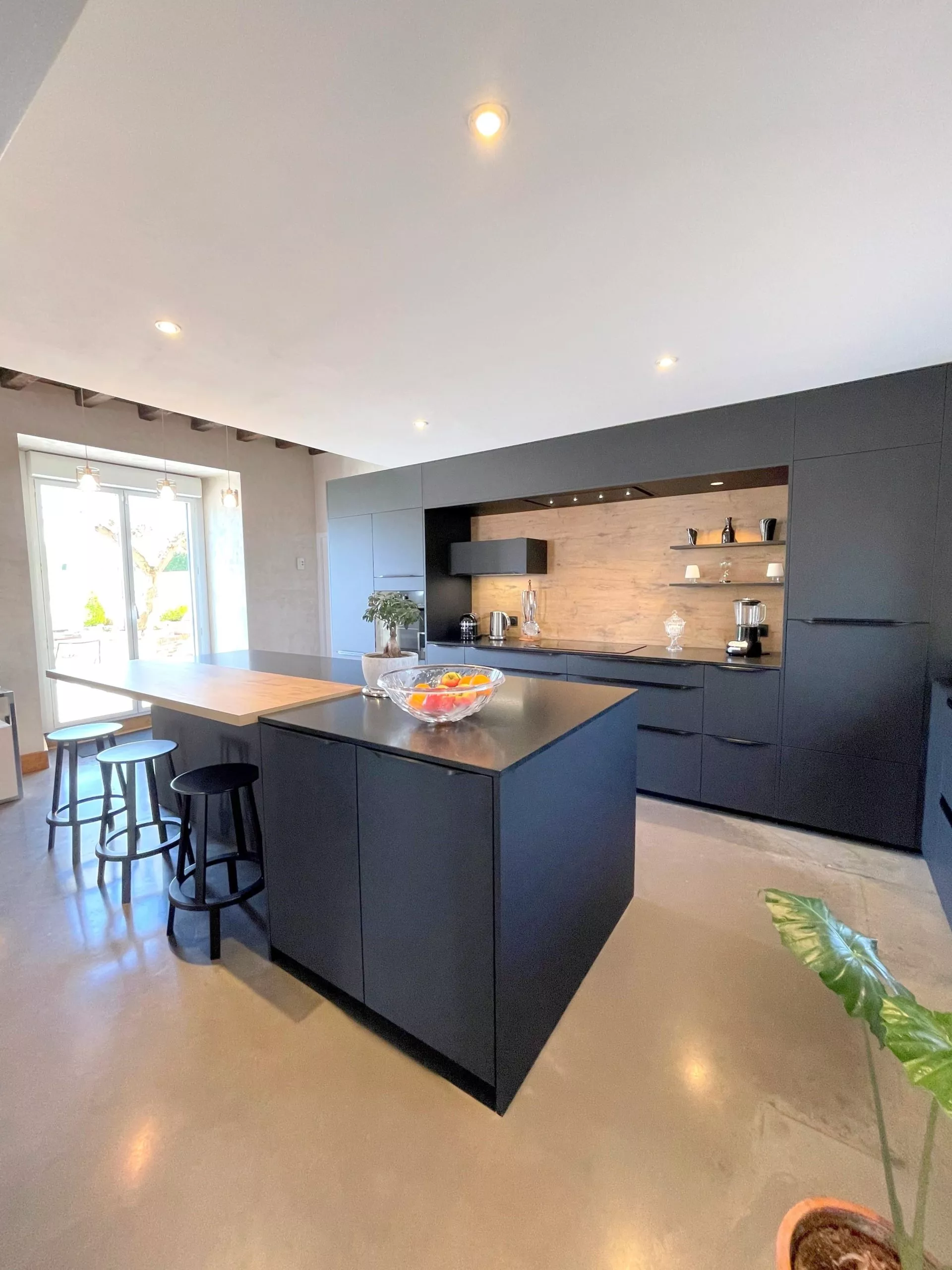 cuisine-style-loft-tabourets-metal-rennes