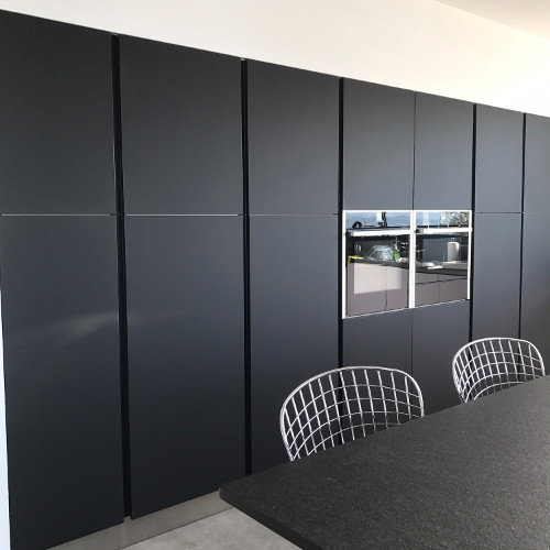 cuisine-sur-mesure-ilot-central-chaise-bertoia-ajaccio