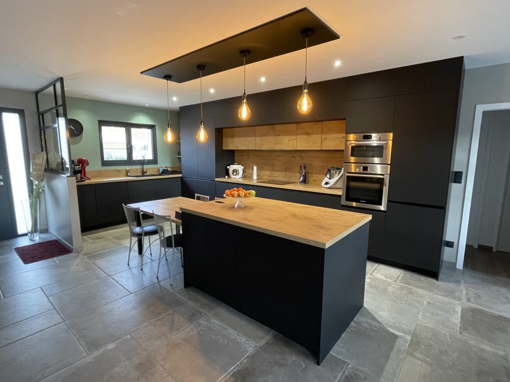 cuisine_noire_bois_en_l_arthur_bonnet_béziers