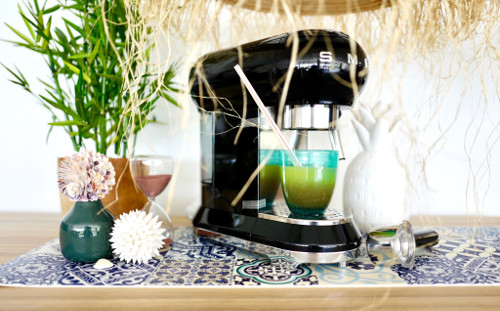 cafetiere-noire-smeg-cuisiniste-montpellier