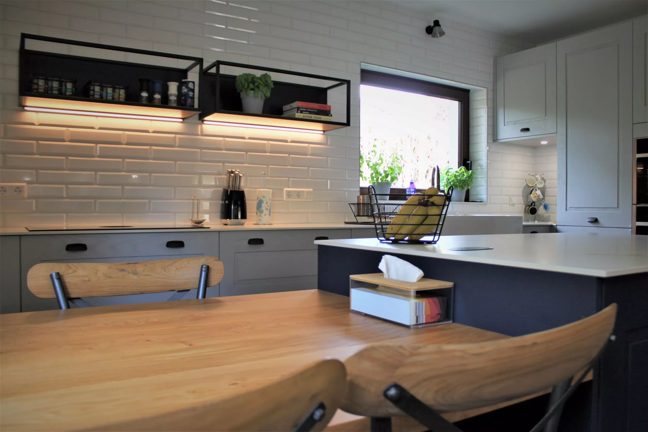 cuisine-avec-niches-noires-strassen-luxembourg