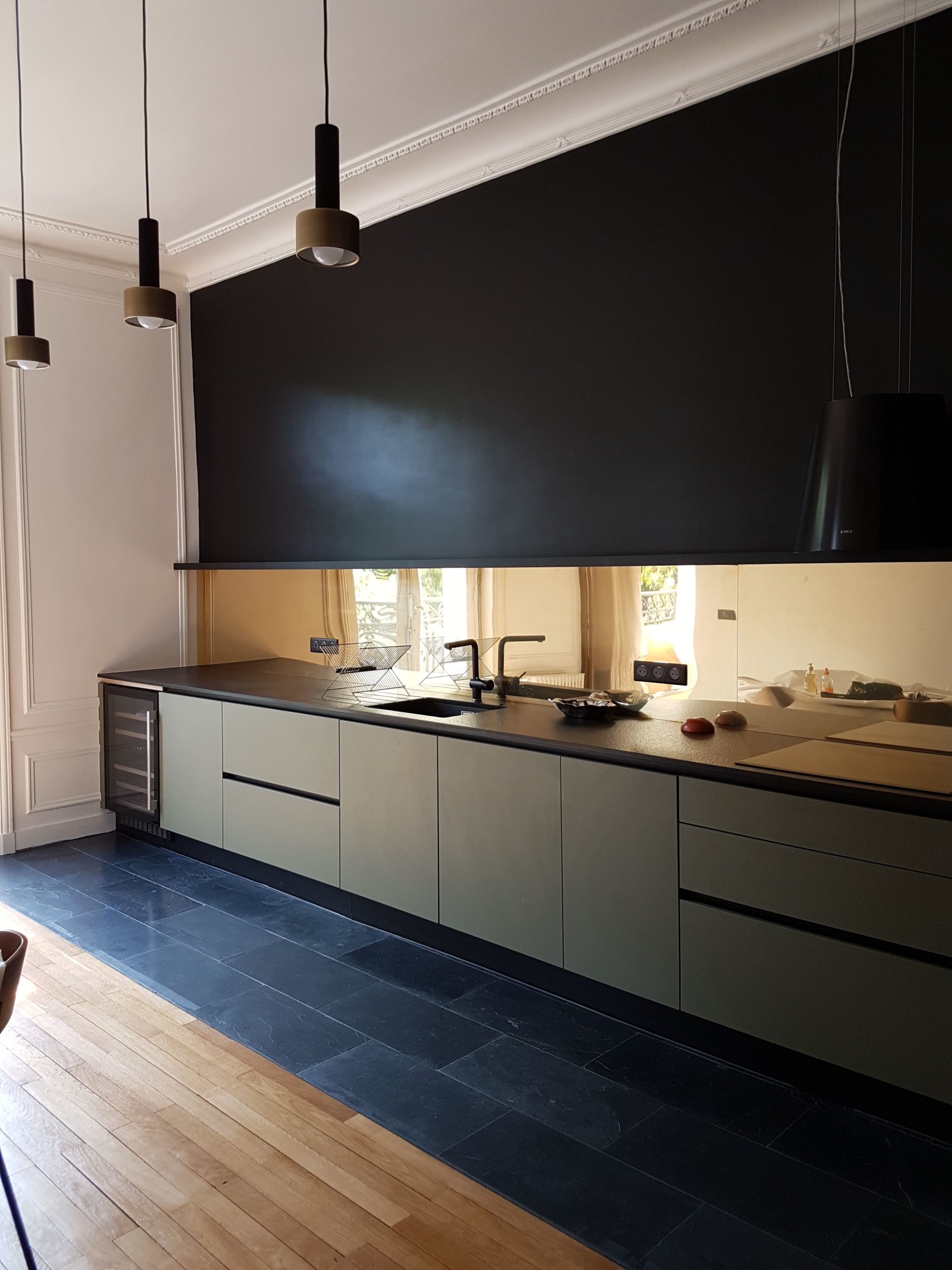 cuisine-contemporaine-verte-noire-linaire-paris-6