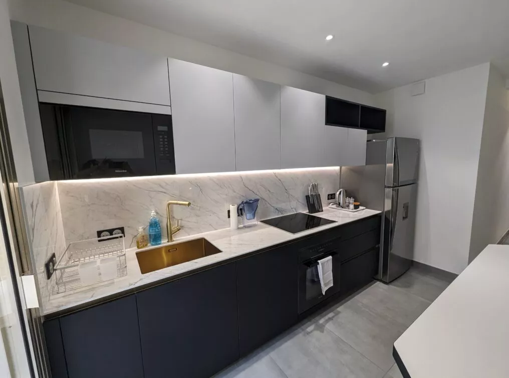 cuisine-design-fermee-antibes