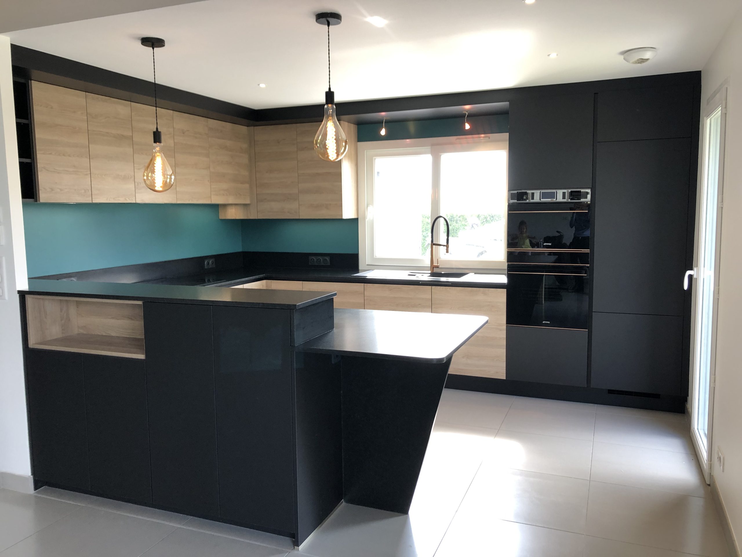 cuisine-noir-bois-bleur-turquoise-rouen
