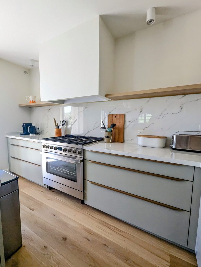 cuisine-plan-travail-blanc-ceramique-antibes