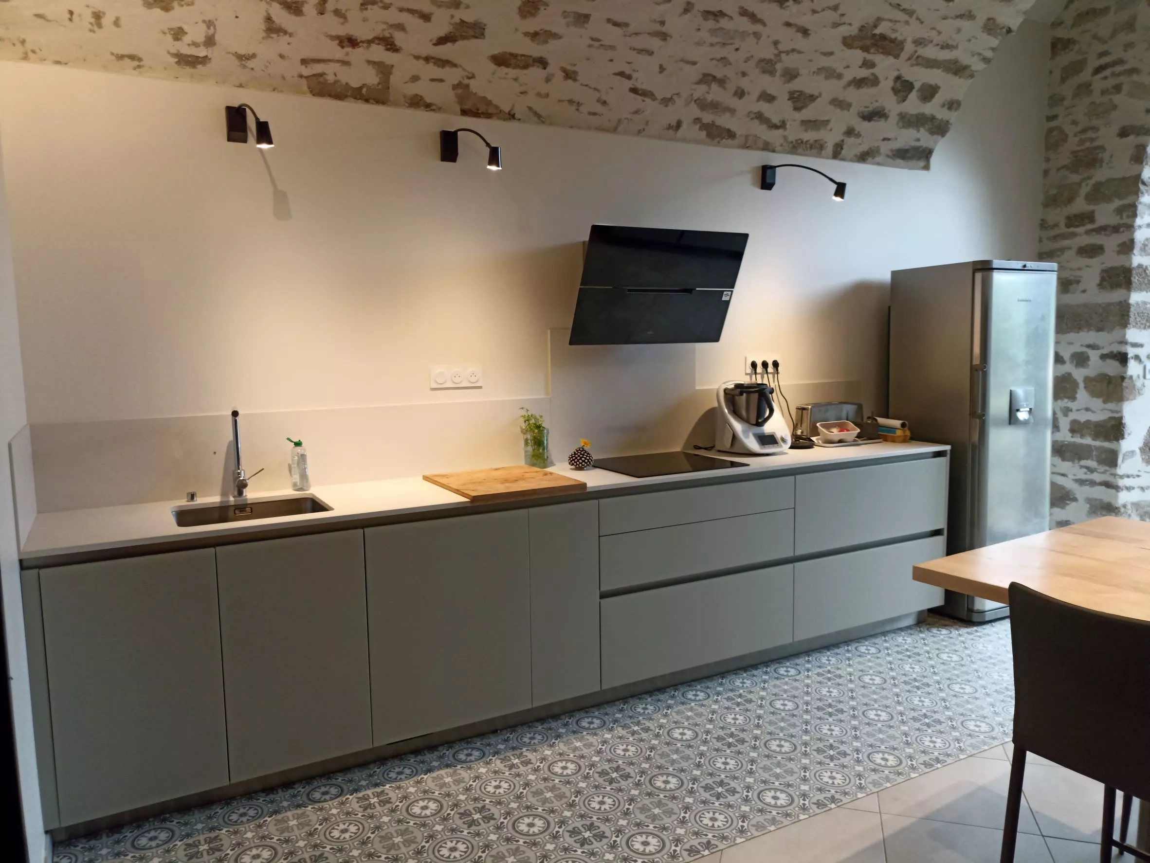 cuisine-verte-murs-pierre-onet-le-chateau