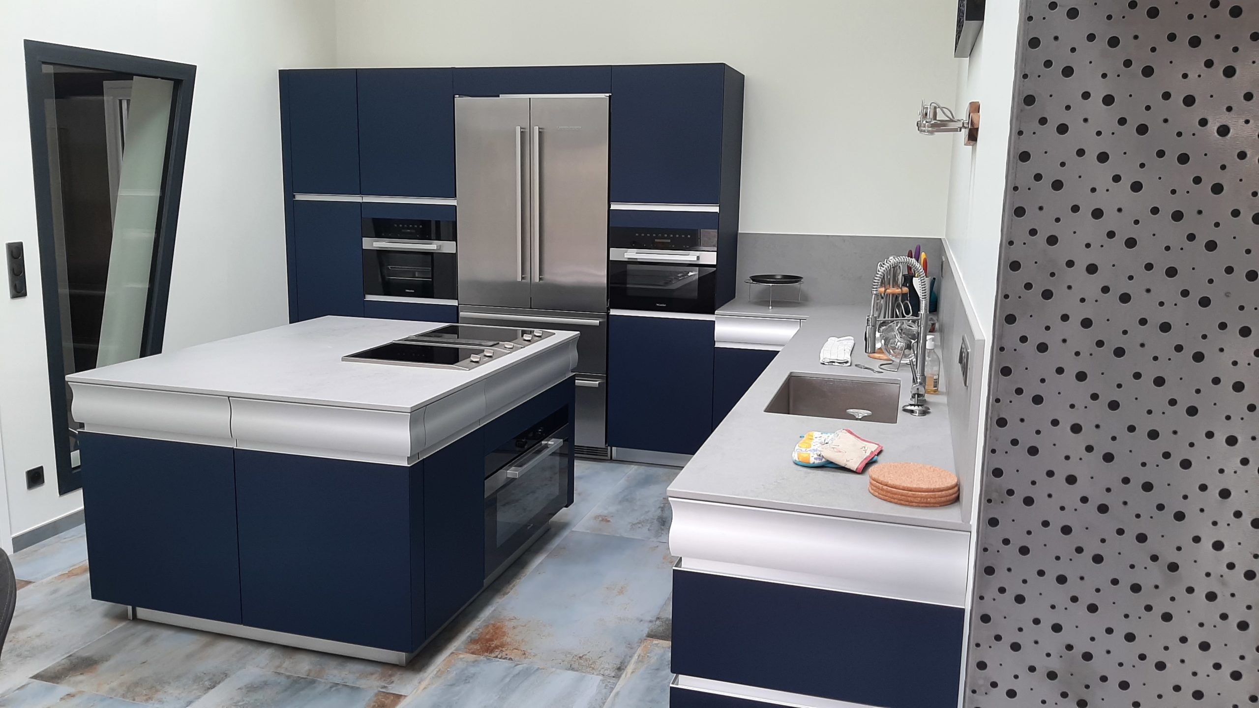 cuisine_bleu_marine_gris_yssingeaux