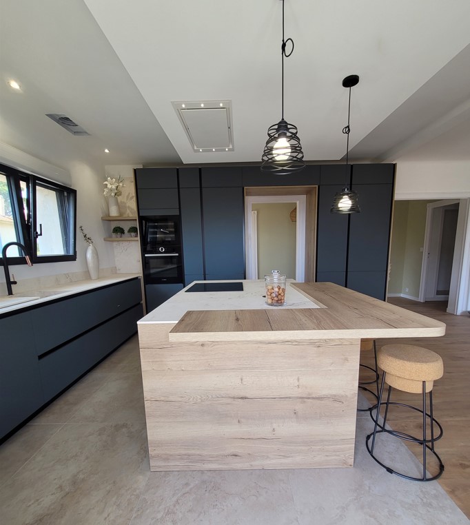 hotte-plafond-cuisine-design-frejus