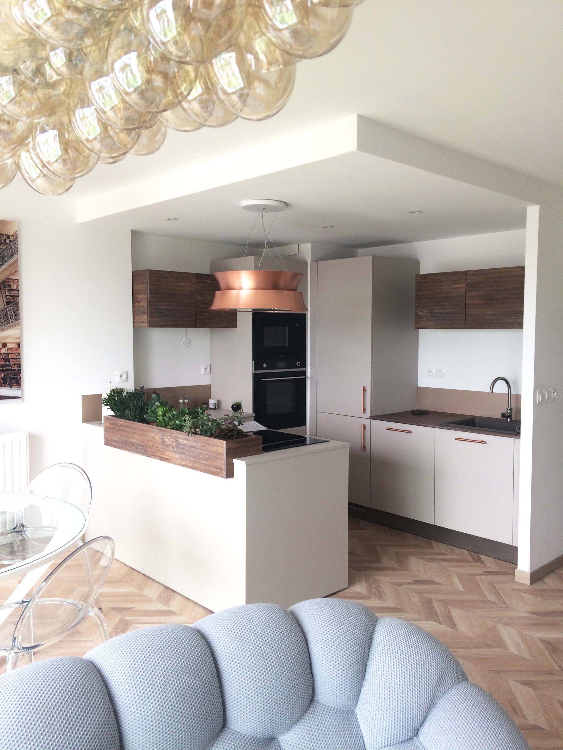 petite-cuisine-design-blanche-laiton-angers