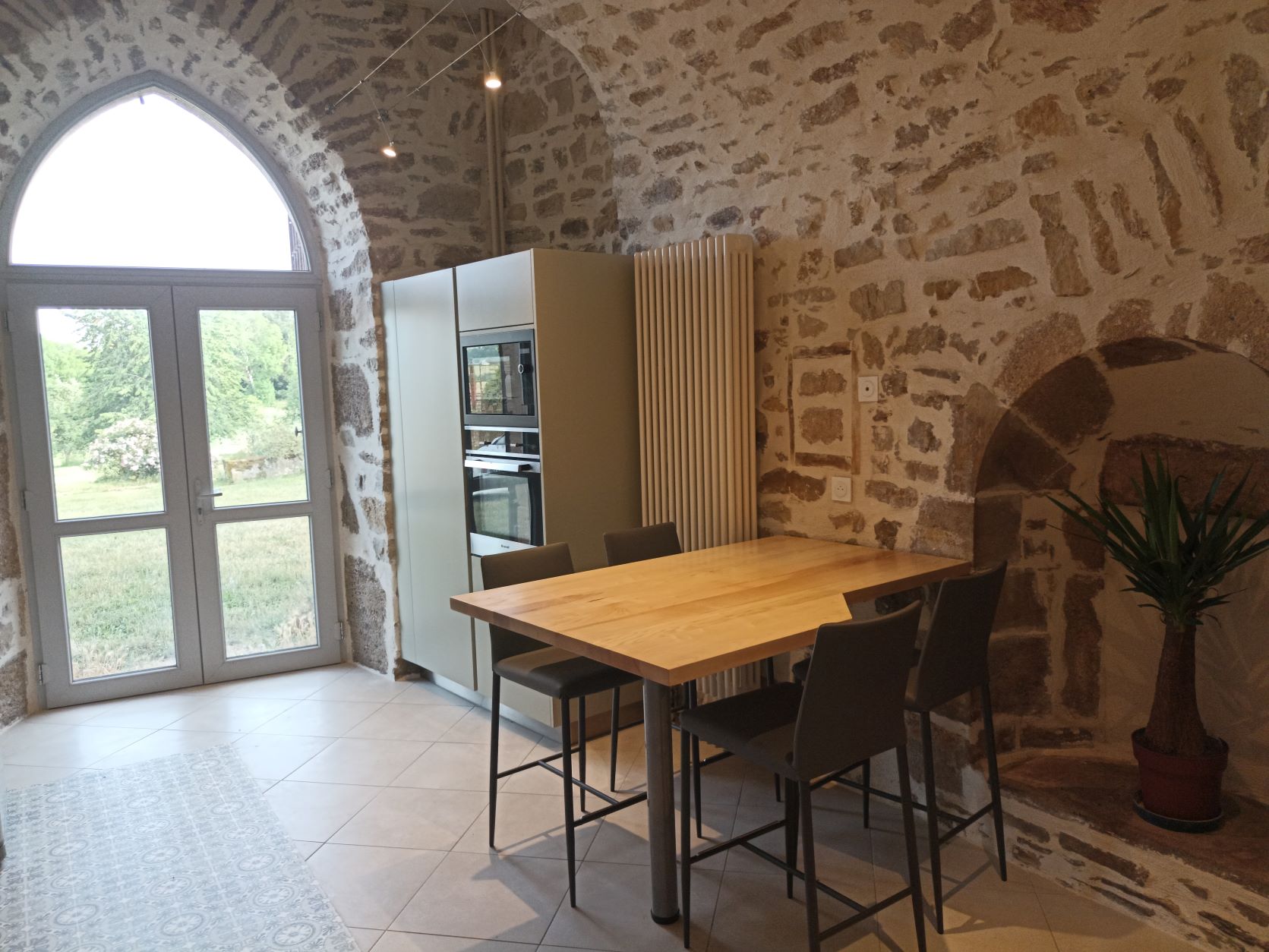 table-repas-cuisine-fermee-onet-le-chateau