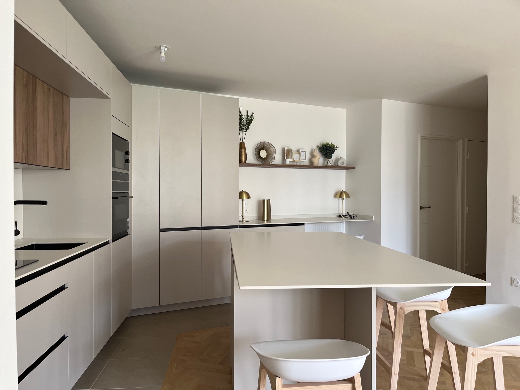 Cuisine design beige et bois