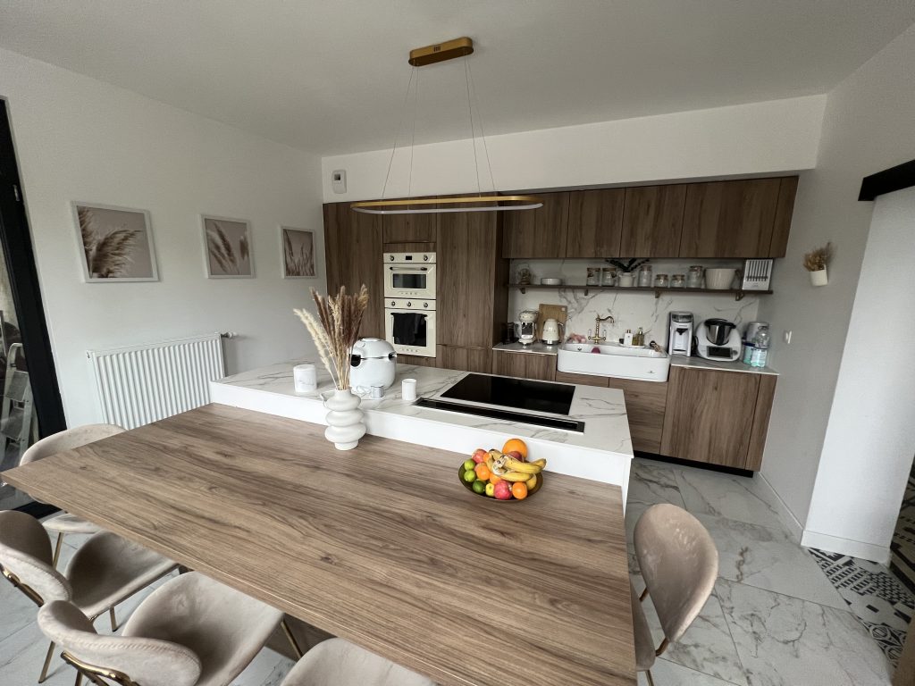 cuisine-blanche-bois-chic-epuree