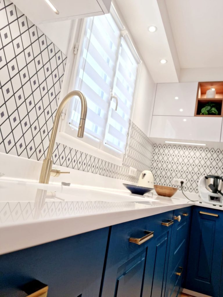 cuisine-bleue-et-blanche-style-classique