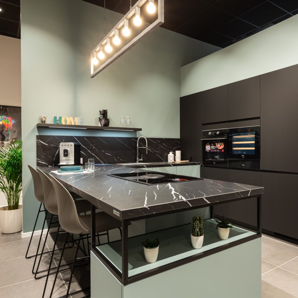 Cuisine noir mat : une pièce de vie intemporelle et élégante