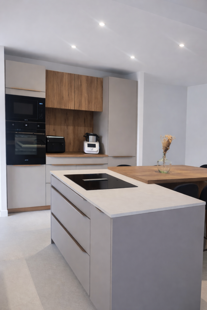 Cuisine contemporaine beige et bois