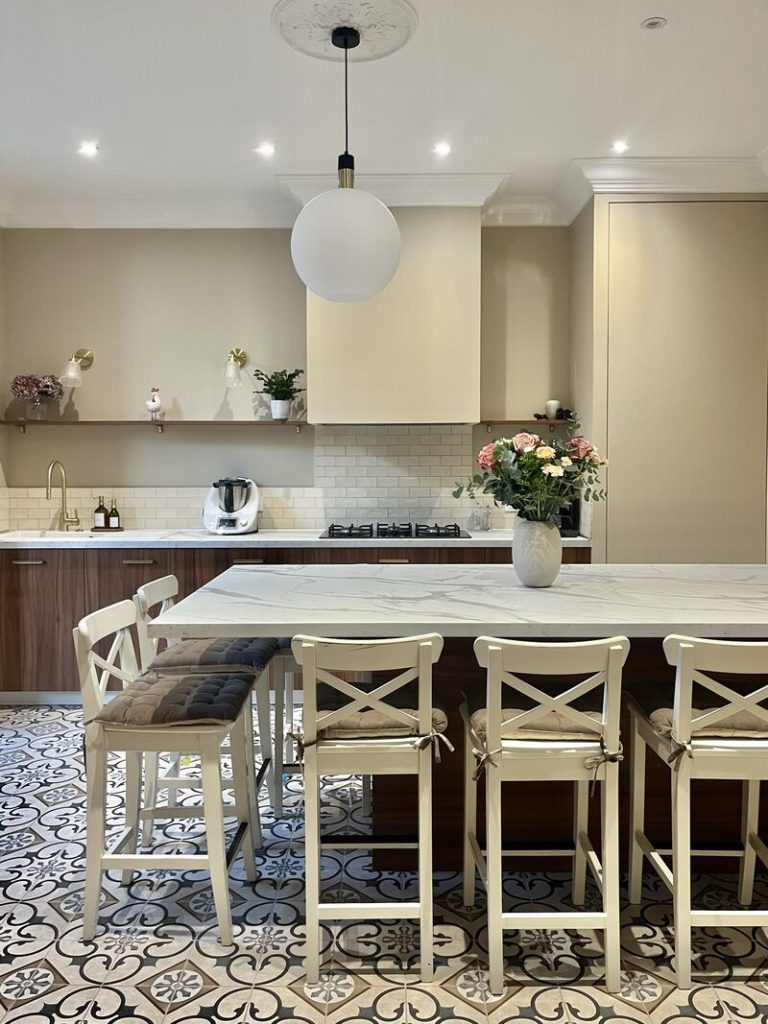 Cuisine familiale esprit maison de vacances chic