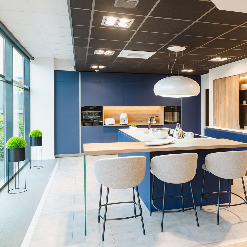 cuisine-ilot-table-bleu-melesse