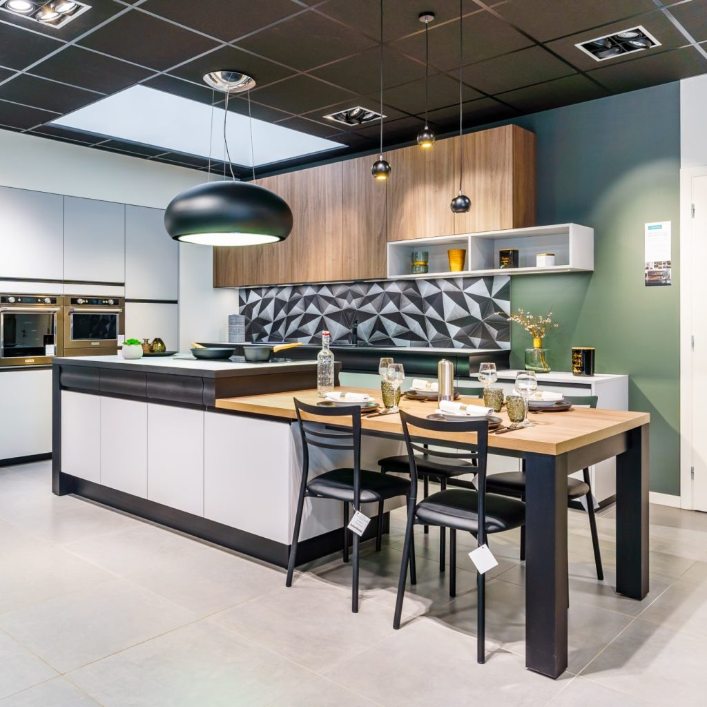 cuisine-moderne-elegante-noir-blanc-thionville-min