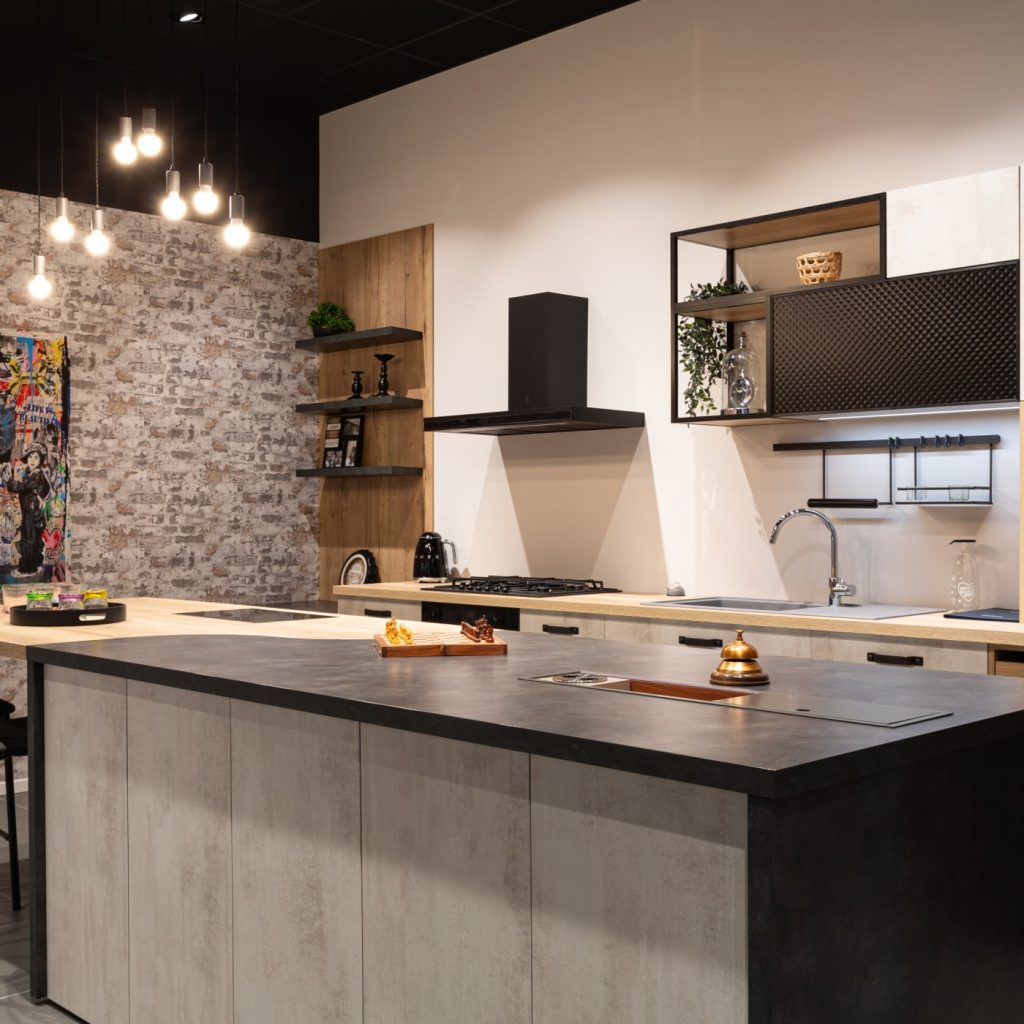 cuisine-moderne-noir-bois-saint-gervais-la-foret-min