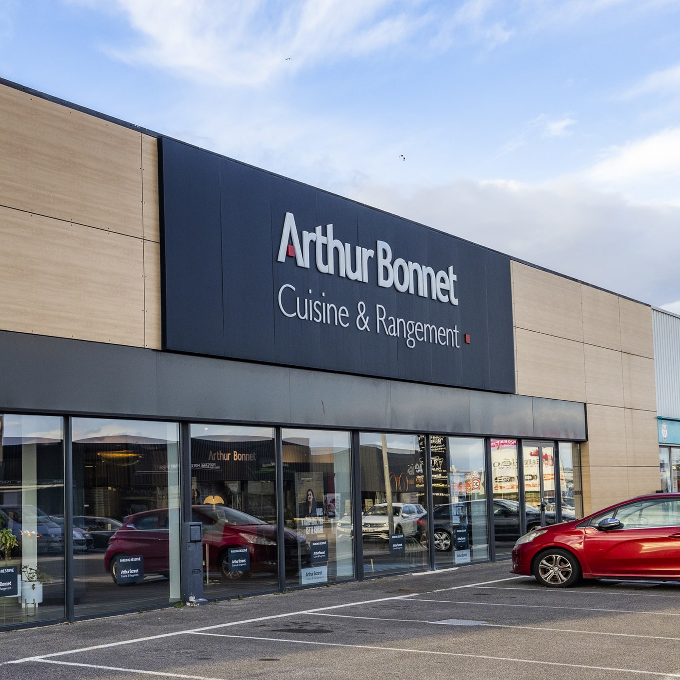 Ouvrir ou reprendre un magasin de cuisines : quelle option choisir ?