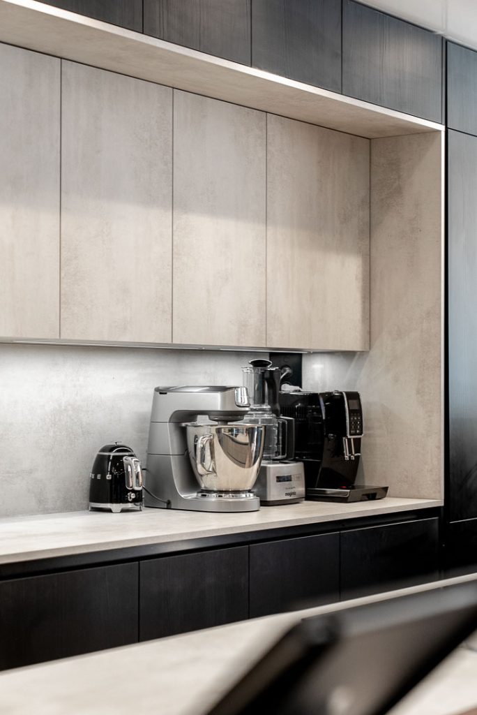 cuisine-francaise-design-noir-blanc-ajaccio