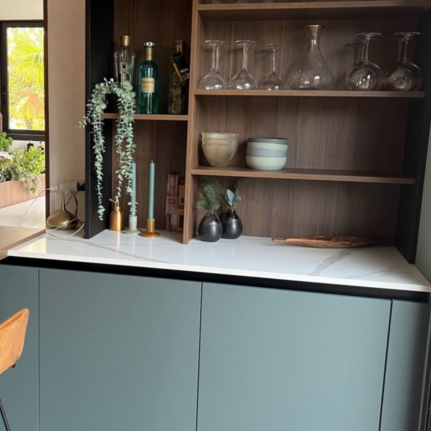 Cuisine contemporaine grise et bois