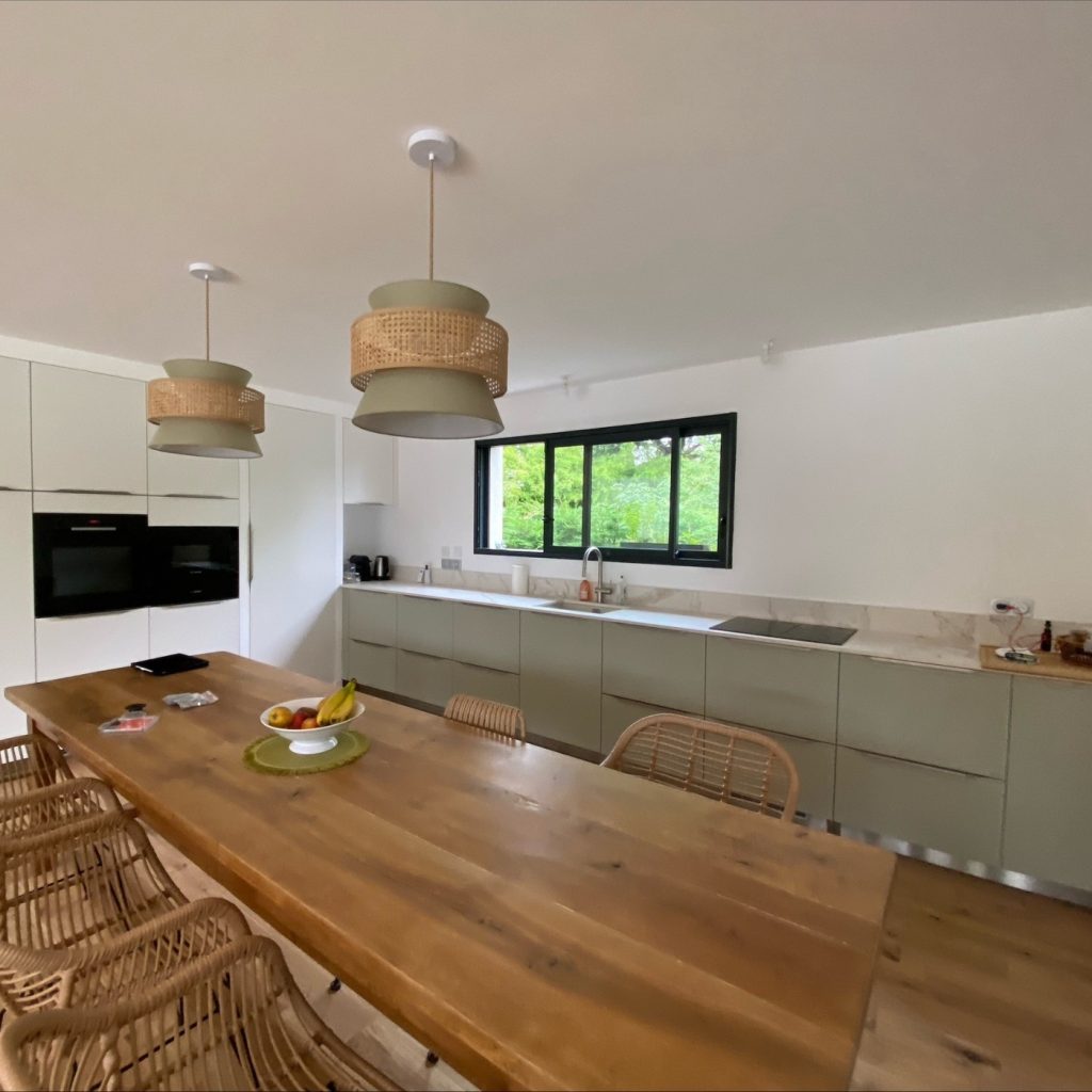 Cuisine scandinave blanche et verte