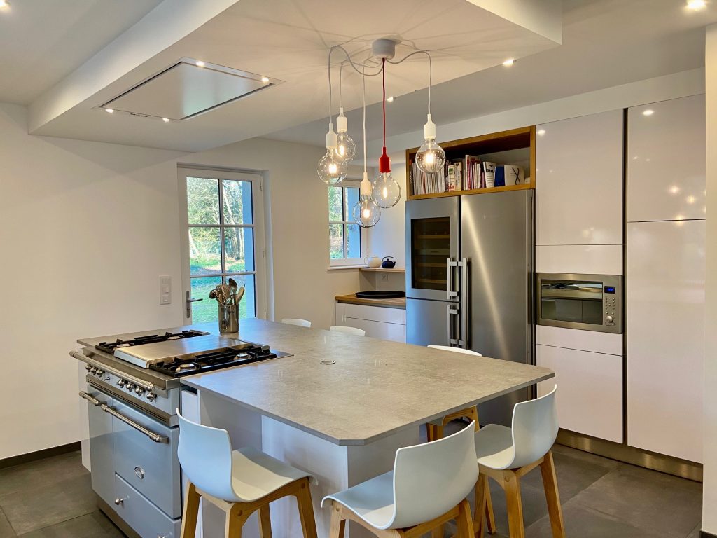 Four ou piano : que choisir pour votre cuisine design ?