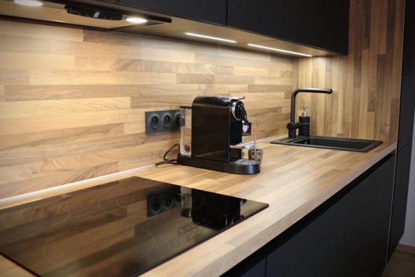 credence-plan-travail-stratifie-decor-bois-ajaccio