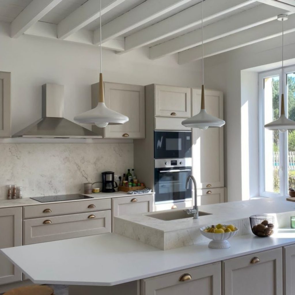 cuisine-beige-bois-massif-sainte-eulalie