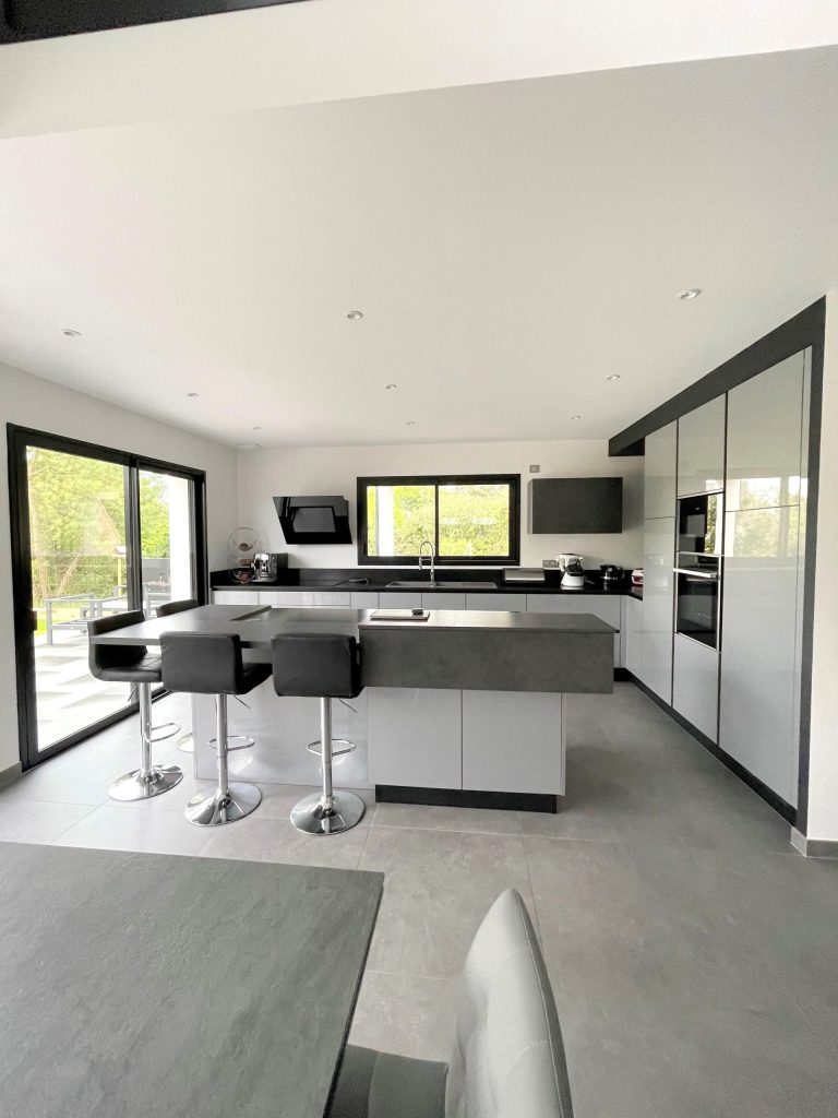 La cuisine gris anthracite : l’élégance assurée