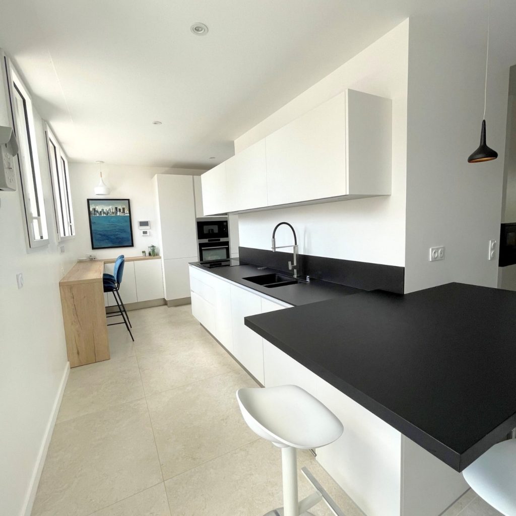 cuisine-blanche-noire-contemporaine-rennes