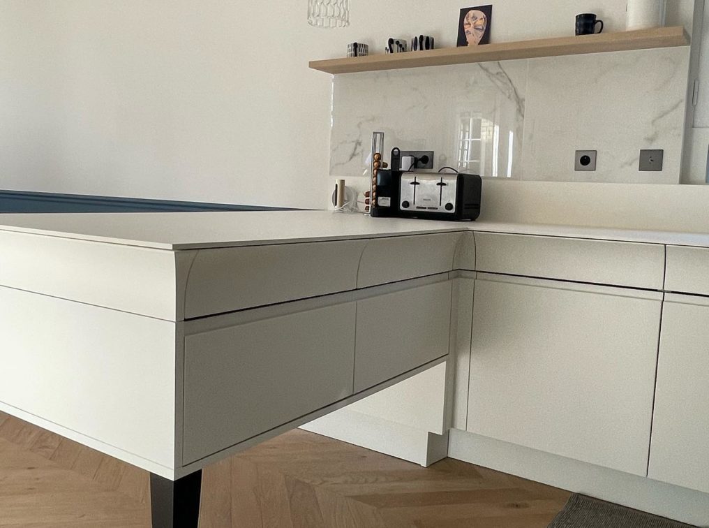 CUISINE BLANCHE ELEGANTE EN U