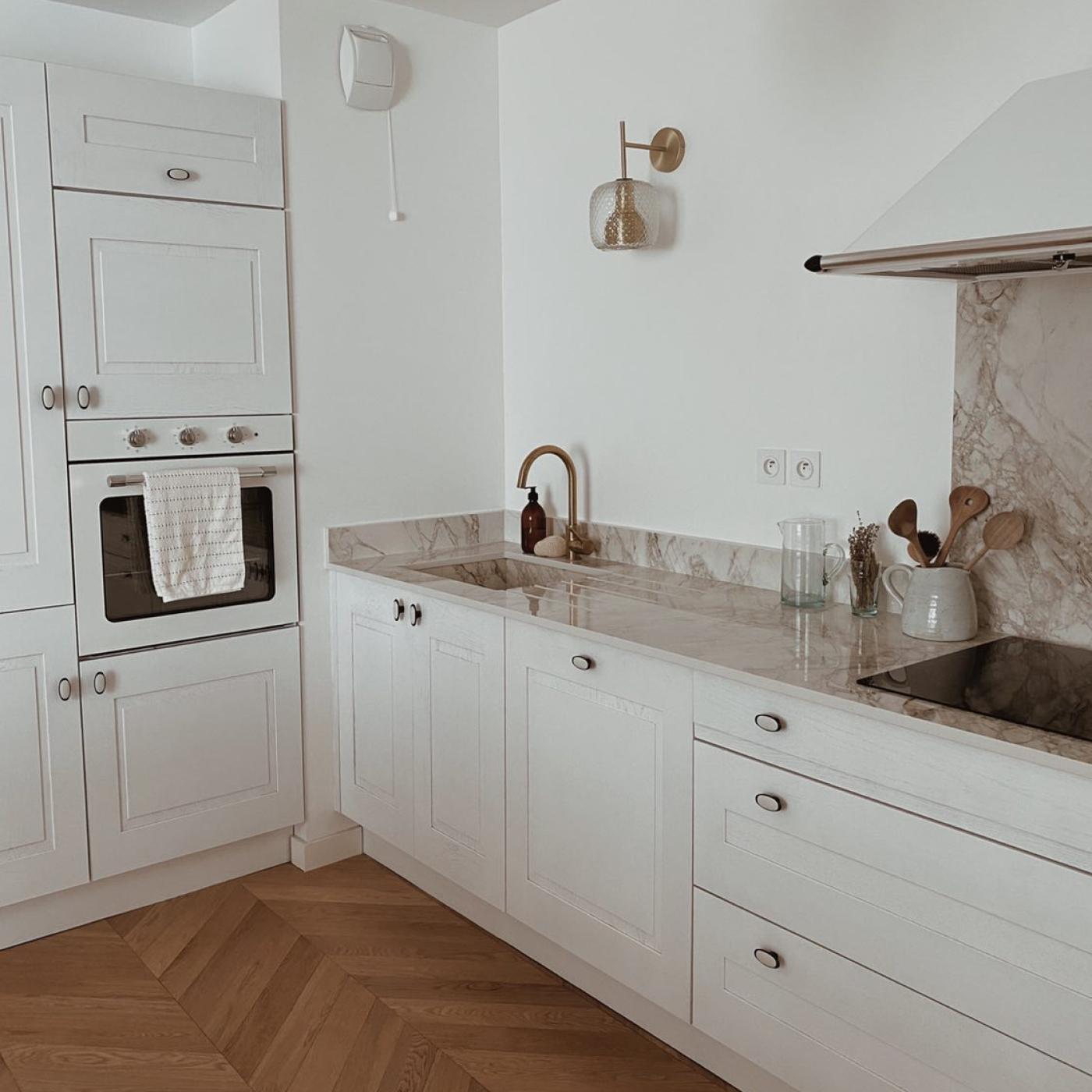 CUISINE CLASSIQUE ET TRADITIONNELLE BLANCHE ET BOIS