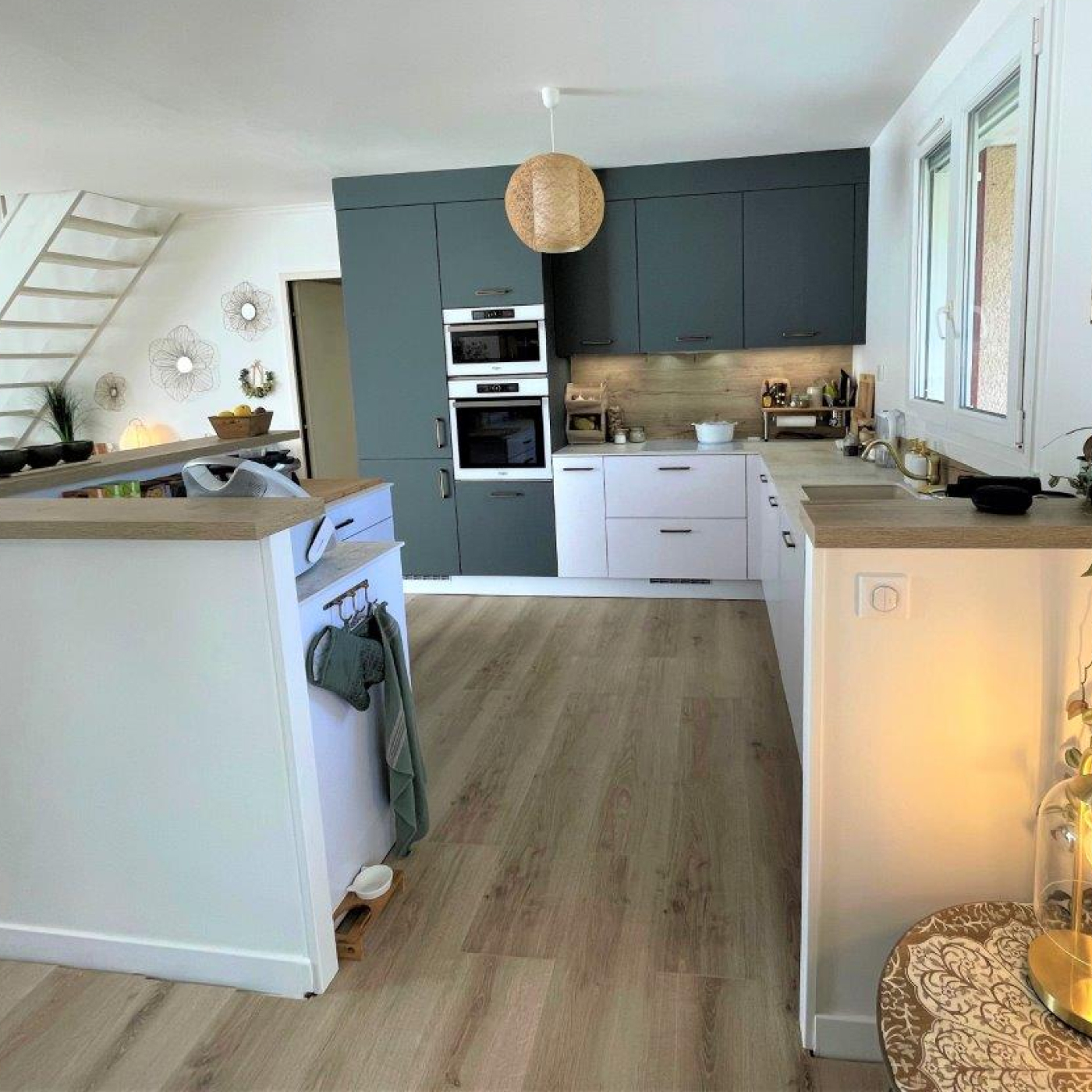 CUISINE MODERNE BLANCHE ET GRISE STYLE SCANDINAVE