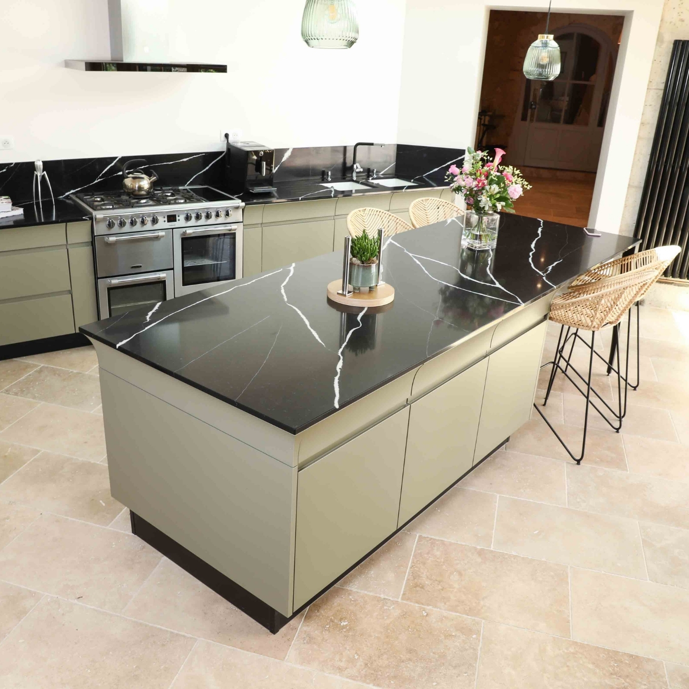 CUISINE DESIGN KAKI EFFET MARBRE