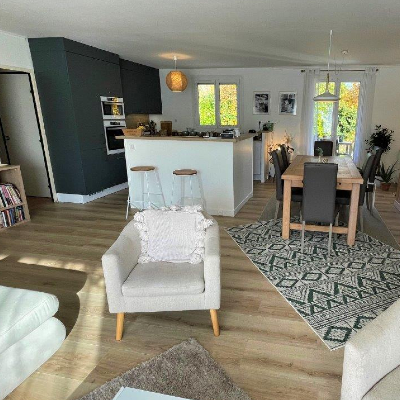 CUISINE MODERNE BLANCHE ET GRISE STYLE SCANDINAVE