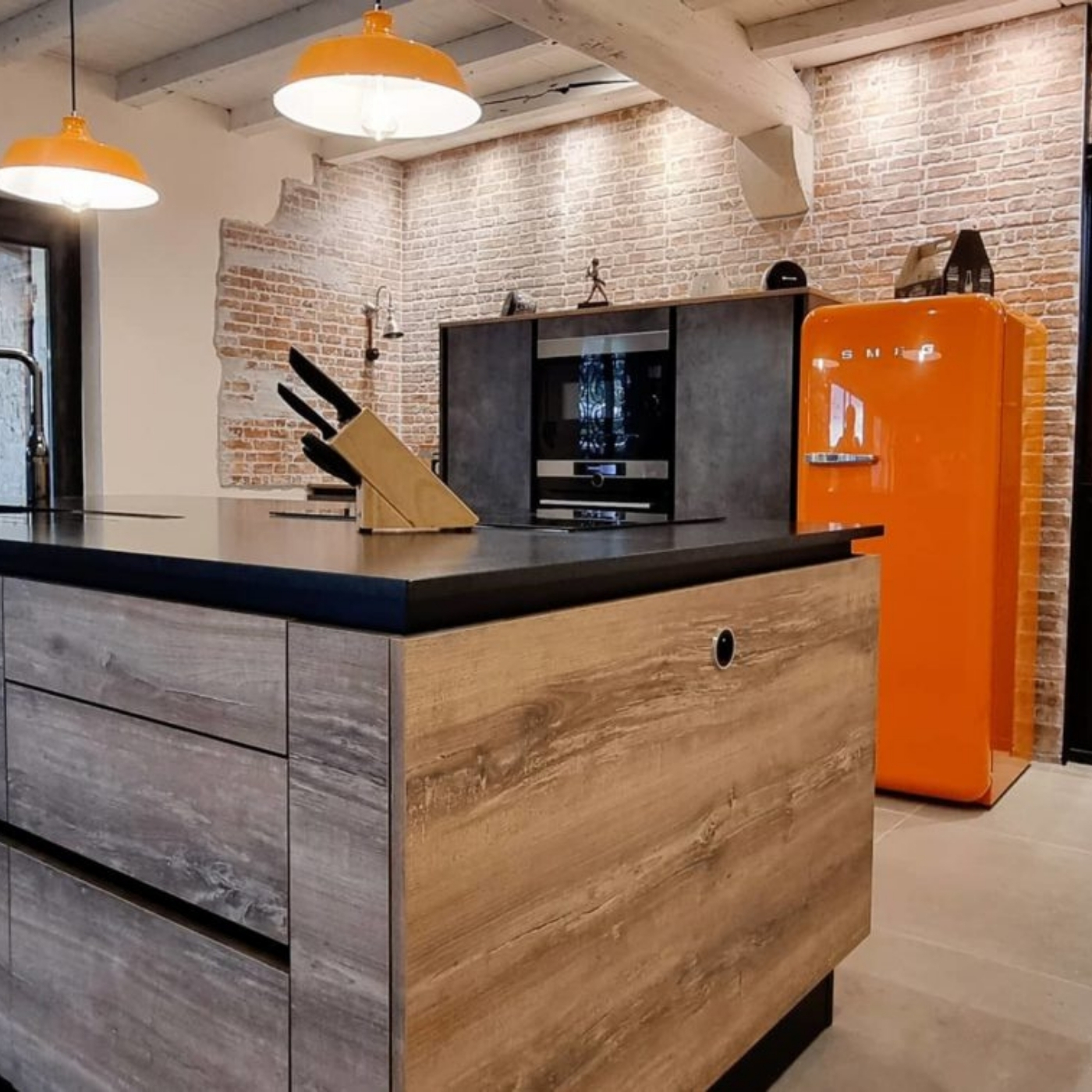 CUISINE INDUSTRIELLE AVEC CREDENCE EN BRIQUES