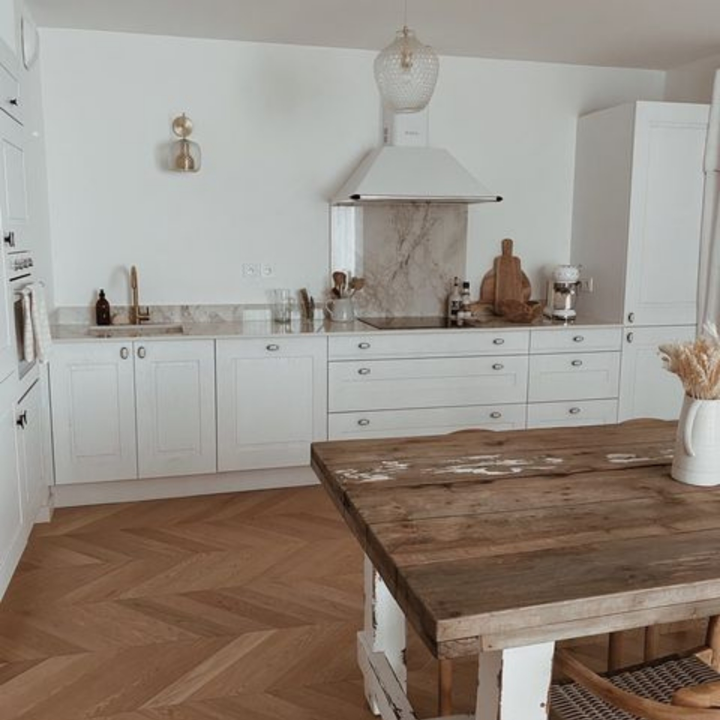 CUISINE CLASSIQUE ET TRADITIONNELLE BLANCHE ET BOIS