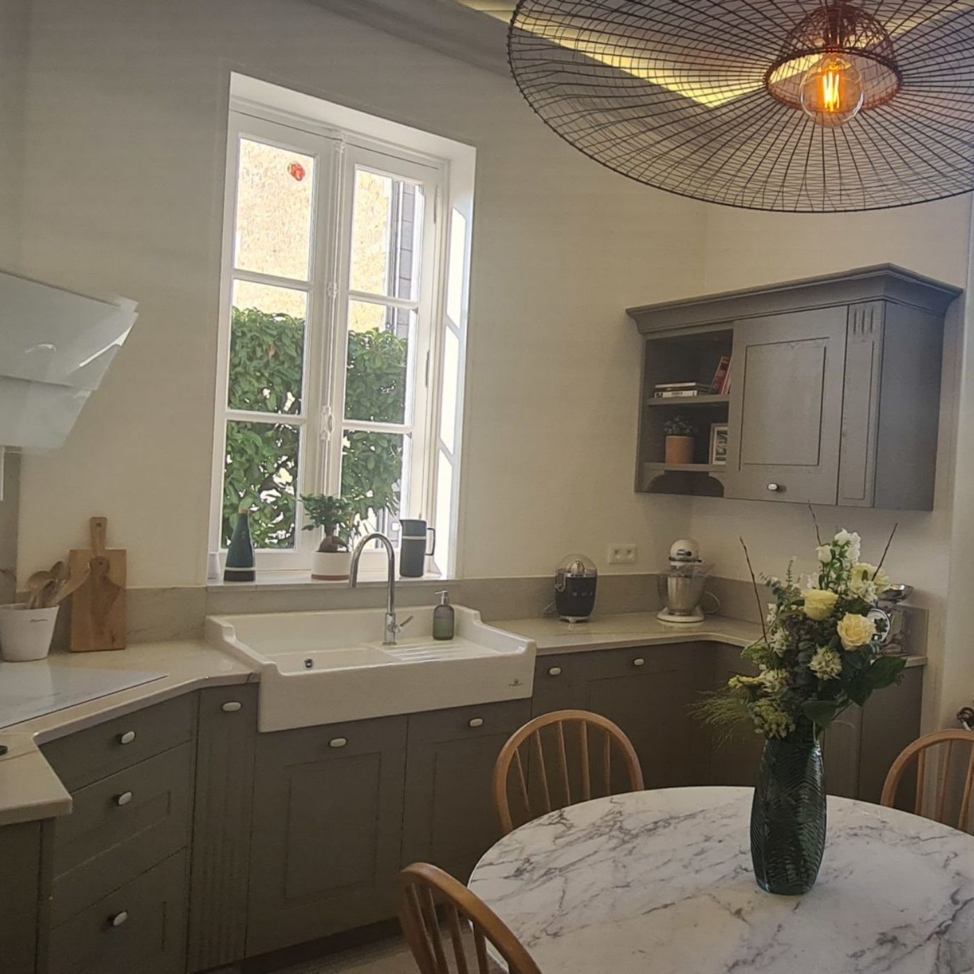 CUISINE TAUPE CLASSIQUE ET SOPHISTIQUÉE