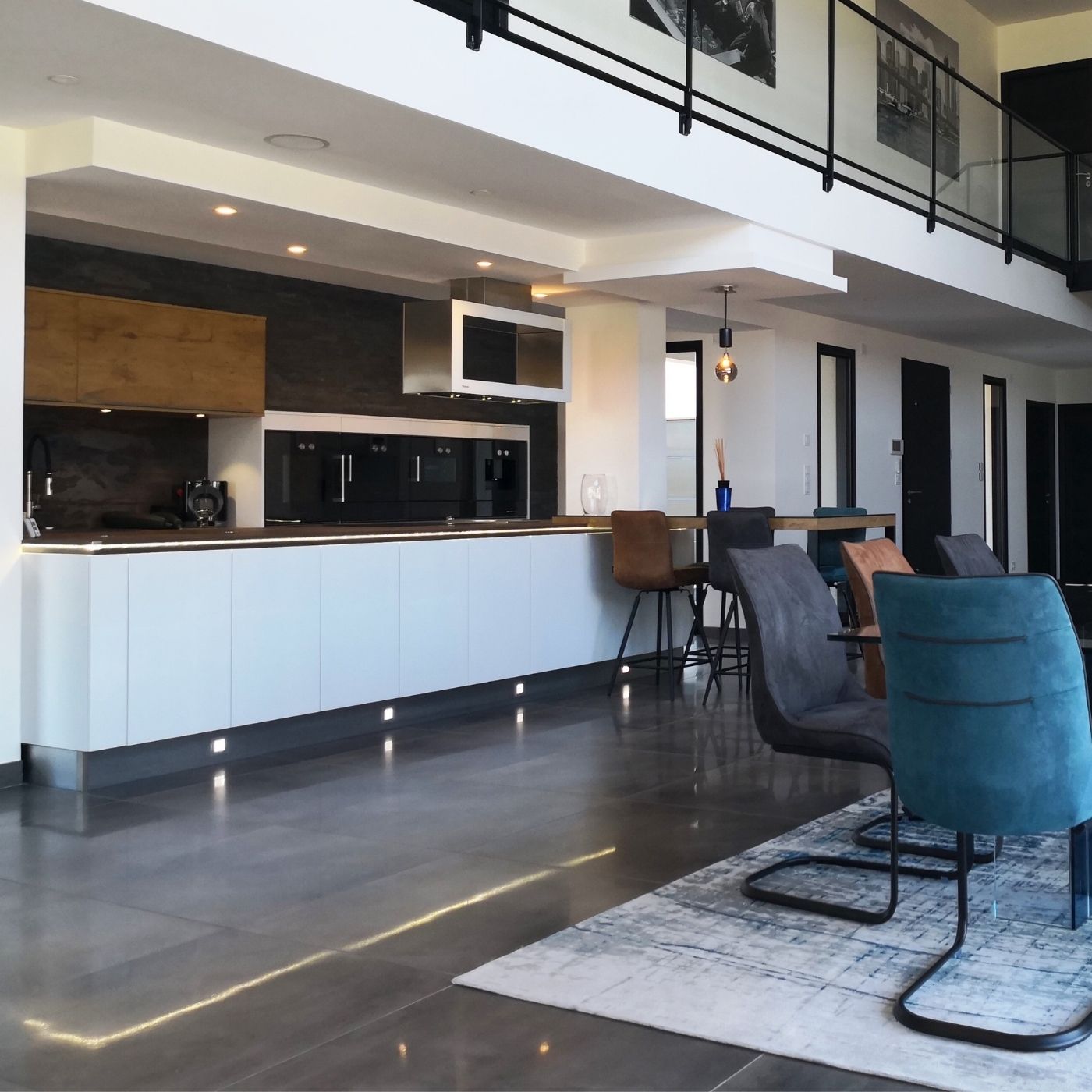 GRANDE CUISINE BLANCHE ET BOIS MODERNE DESIGN