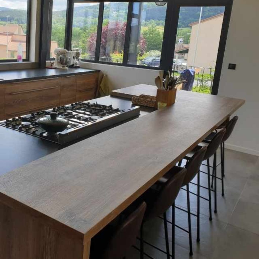 ilot-cuisine-espace-repas-bois-yssingeaux