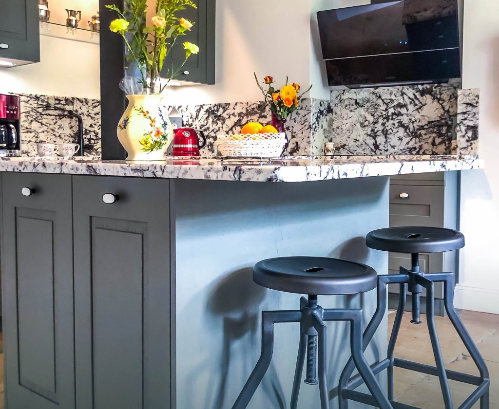 Les avantages et les inconvénients d&rsquo;un plan de travail en granit