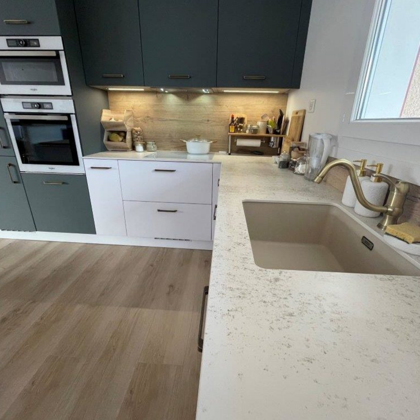 CUISINE MODERNE BLANCHE ET GRISE STYLE SCANDINAVE