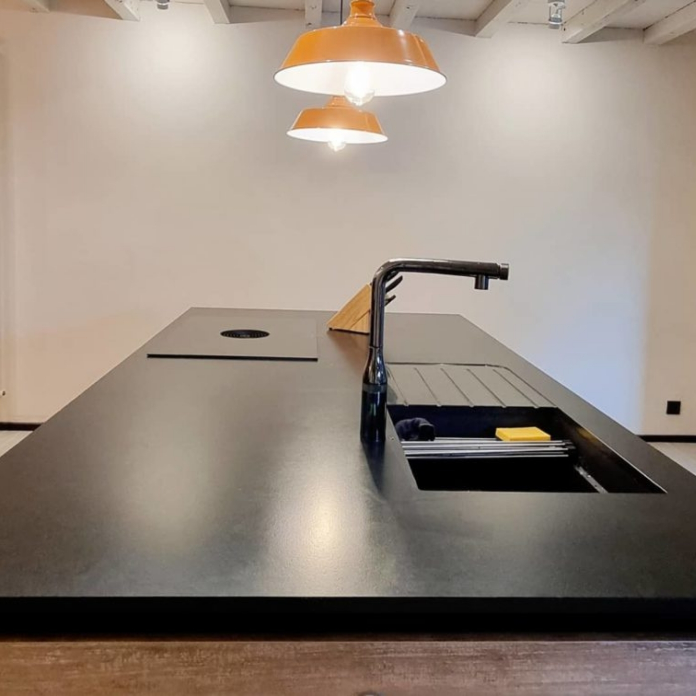 CUISINE INDUSTRIELLE AVEC CREDENCE EN BRIQUES