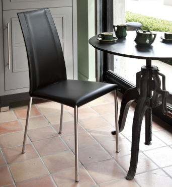 chaise-cuir-r-chloe-noir-dossier-haut-structure-chrome 1