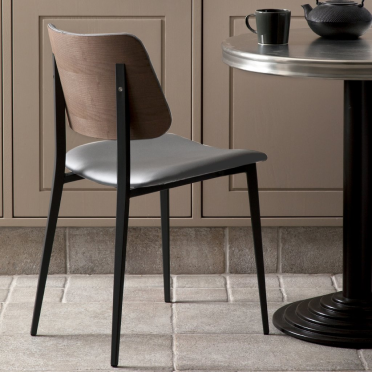 chaise-ecopelle-leone-gris-cendre-pietement-en-acier-graphite-dos-noyer