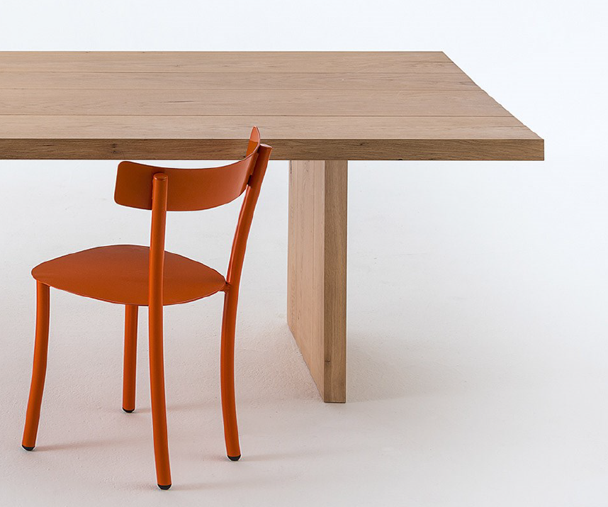 chaise-orange-table-bois-integra