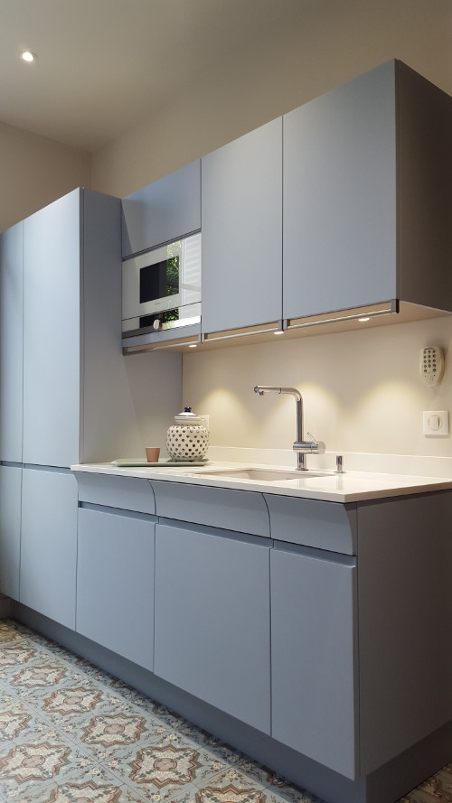 Cuisine design bleue et marbre